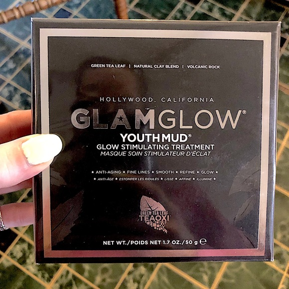Glamglow YOUTHMUD® Glow Stimulating Treatment Mask - Picture 1 of 4